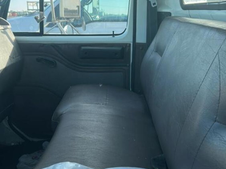 1998-international-4700-image-13