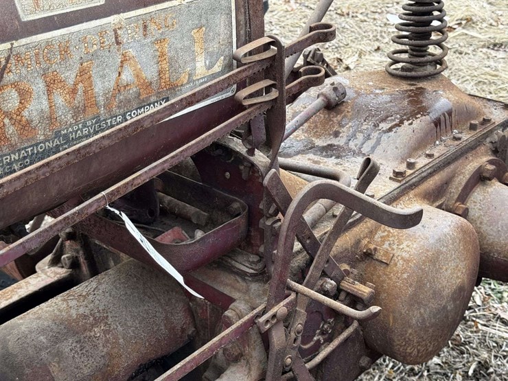 farmall-f-12-narrow-front-on-rubber-image-19