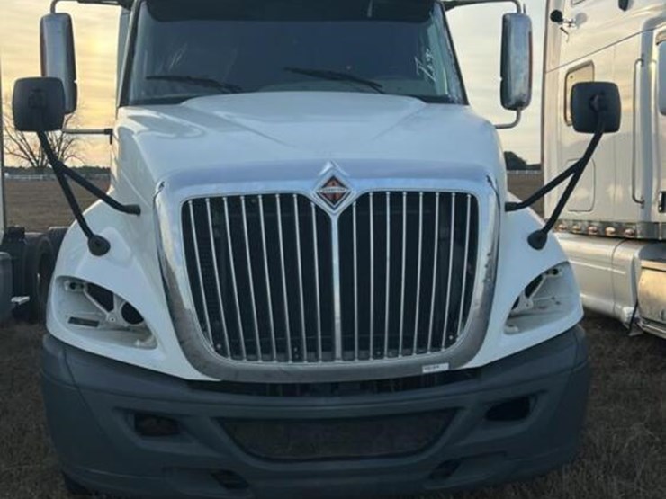 2015-international-prostar-image-1