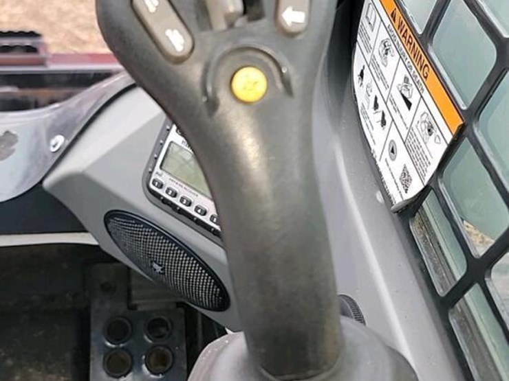 2022-bobcat-t770-image-14