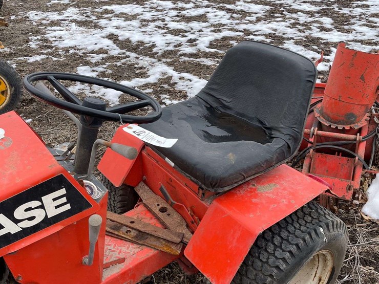 case-222-78-lawn-and-garden-tractor-w/-mower-deck-and-snow-blower-image-32