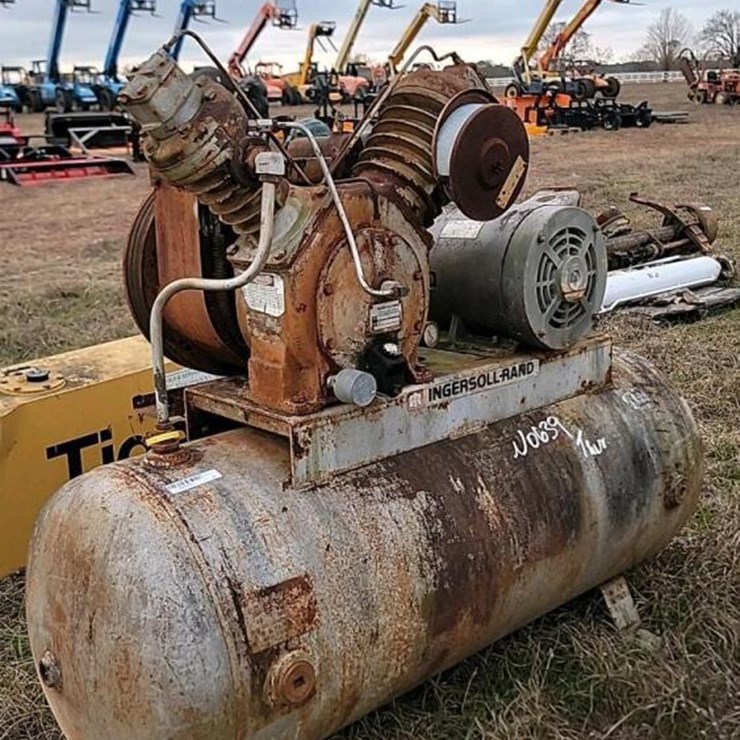 INGERSOLL RAND 200-GALLON AIR COMPRESSOR, S/N 581579
