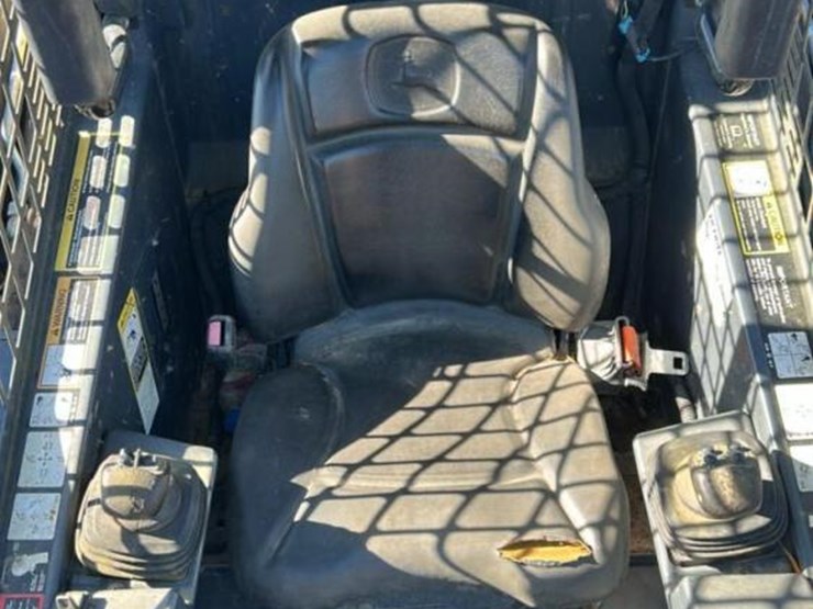 2017-deere-323e-image-13