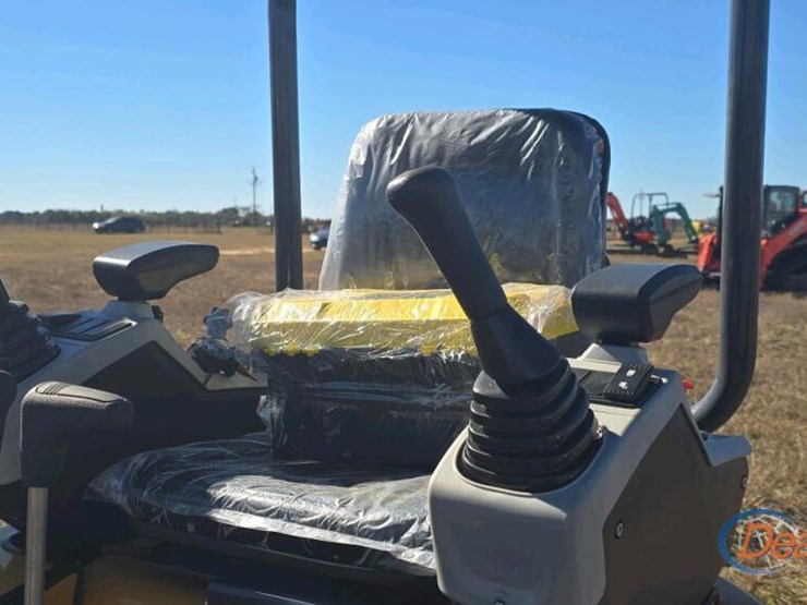 unused-2025-cfg-qk18r-mini-excavator,-s/n-4000025:-13.5hp-gas-eng.,-pilot-system-image-12