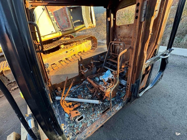 2015-caterpillar-312el-image-17