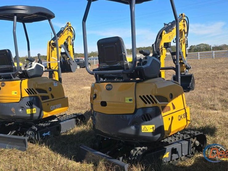 unused-2025-cfg-qk18r-mini-excavator,-s/n-4000025:-13.5hp-gas-eng.,-pilot-system-image-6