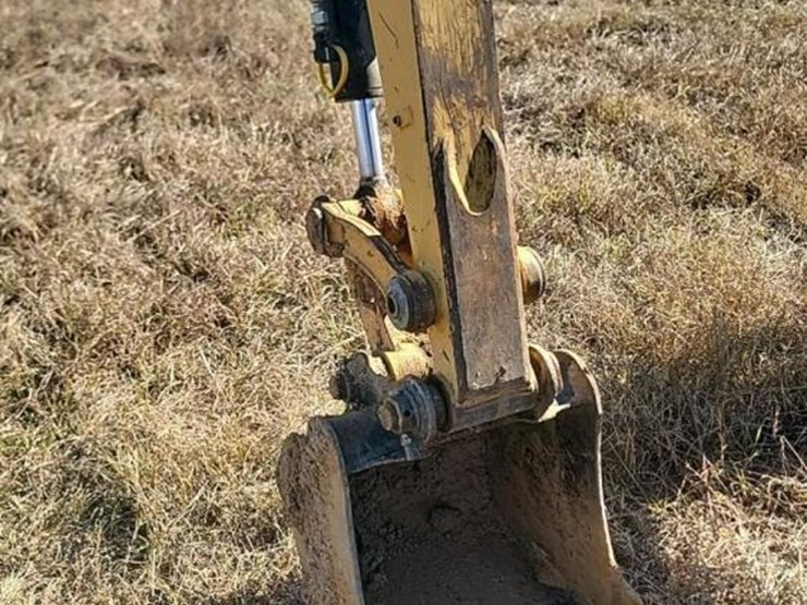 2019-caterpillar-302.7d-image-28