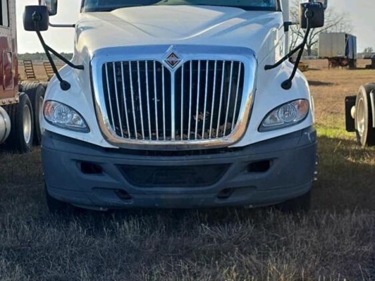 2015-international-prostar-image-2