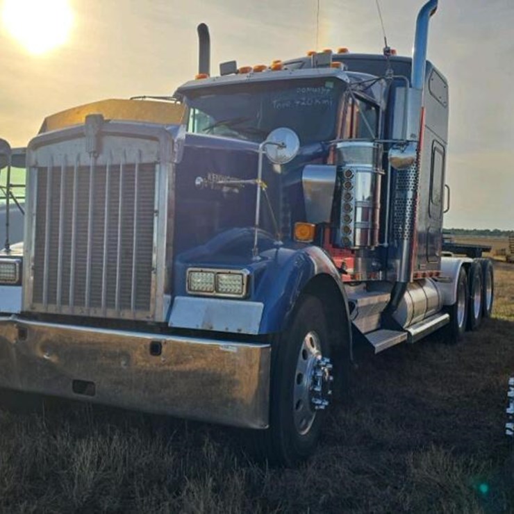 KENWORTH W900