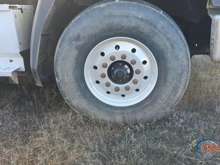 2016-caterpillar-ct660-image-4