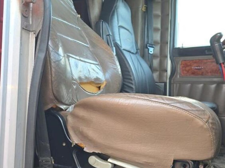 2005-peterbilt-379-image-8