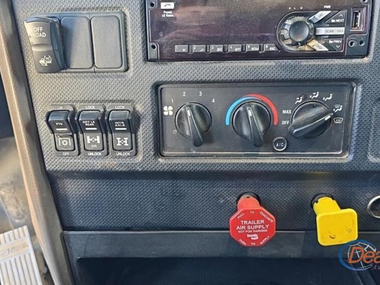 2019-international-hx615-image-33