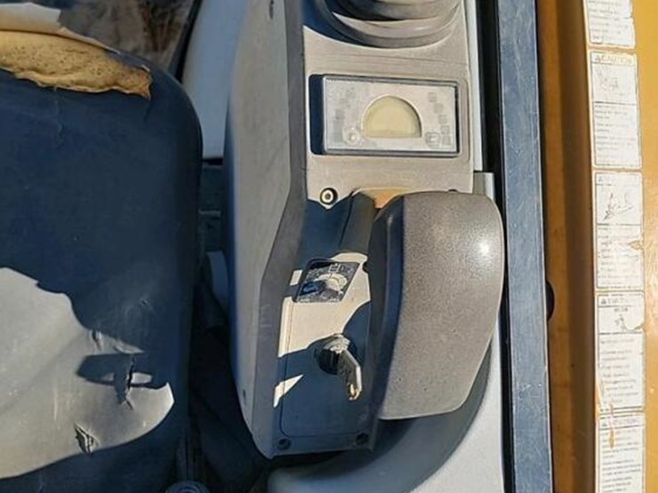 2019-caterpillar-302.7d-image-22