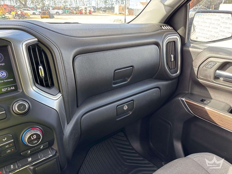 2019-chevrolet-silverado-1500-lt-4x4-crew-cab-pickup-truck-image-23