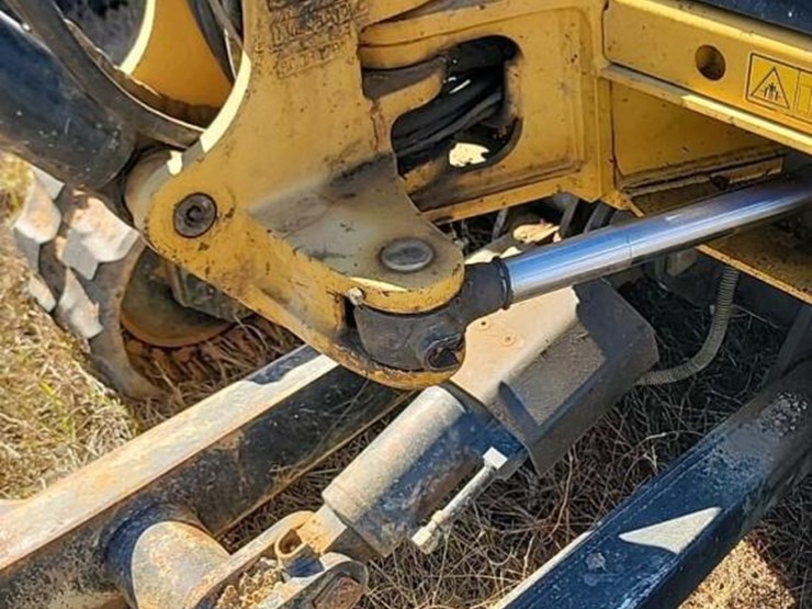 2019-caterpillar-302.7d-image-6