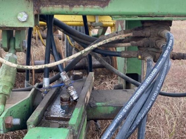 john-deere-220-image-9