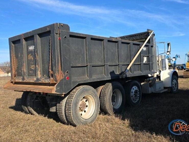 peterbilt-388-image-11