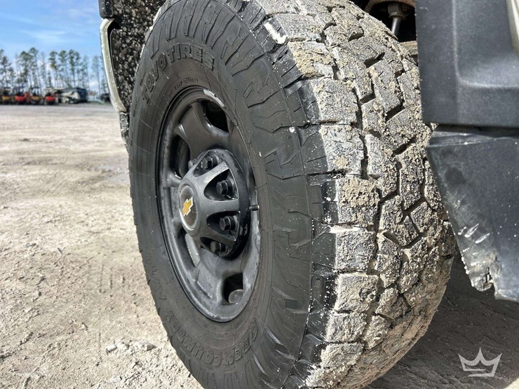 2021-chevrolet-silverado-2500-image-26