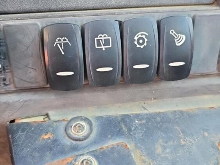 2018-jcb-505-20-image-21