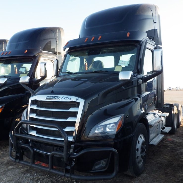 FREIGHTLINER CASCADIA 116