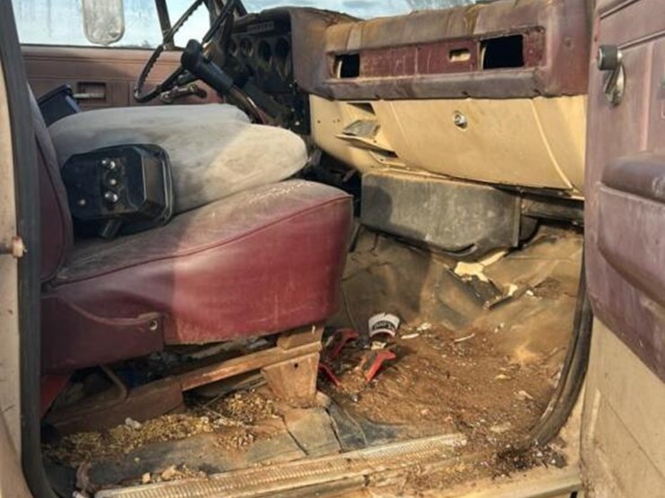 1986-gmc-c7d064-6x4-cab-&-chassis,-s/n-1gds7d4g6gv502071-(no-title---bill-of-sale-only):-as-is,-non-running-image-4