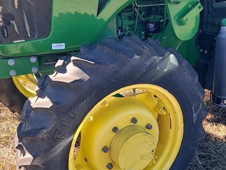 2015-john-deere-5075e-image-23