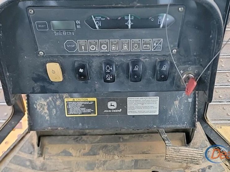 deere-700j-xlt-image-24