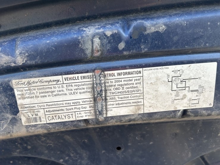 2004-ford-crown-victoria-sedan-image-38