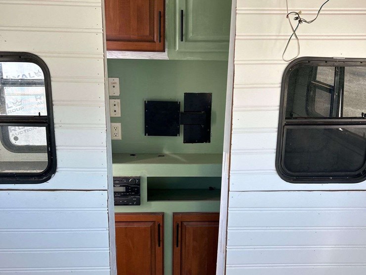 2013-keystone-laredo-la329re13-37ft.-t/a-fifth-wheel-travel-trailer-image-17