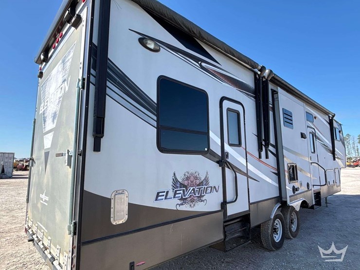 2012-crossroads-rv-elevation-t/a-5th-wheel-toy-hauler-travel-trailer-image-3