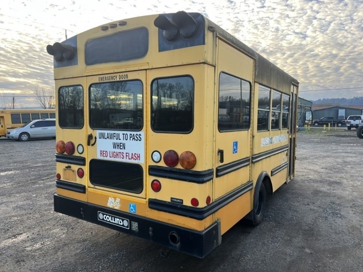 2004-ford-e350-sd-image-4