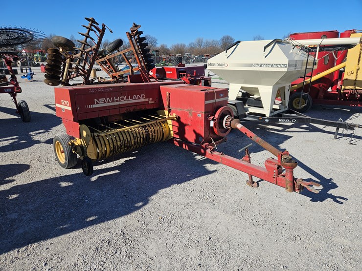 new-holland-570-image-1