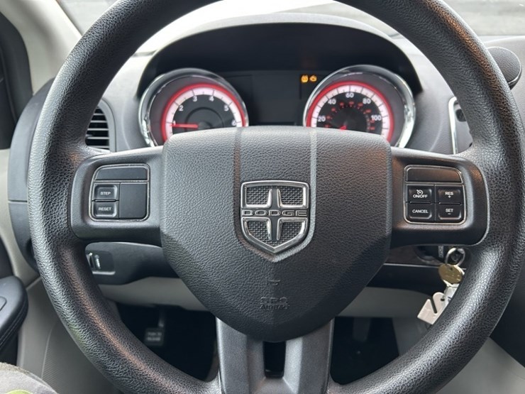 2011-dodge-grand-caravan-image-27