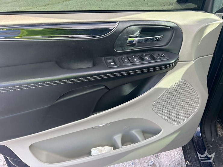 2017-dodge-grand-caravan-image-11