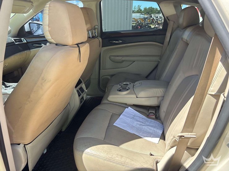 2010-cadillac-srx-image-19