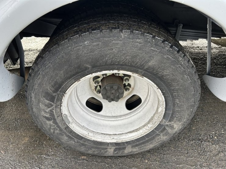 2016-chevrolet-express-paratransit-bus-image-29