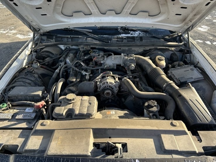 2011-ford-crown-victoria-sedan-image-31