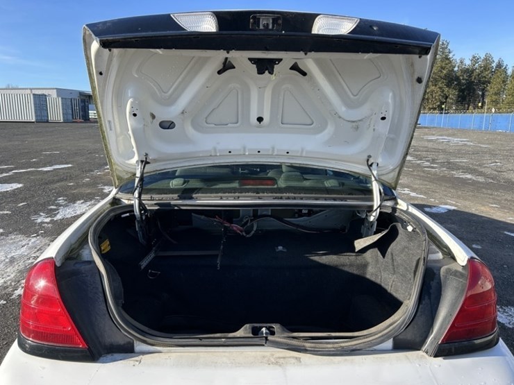 2007-ford-crown-victoria-sedan-image-24