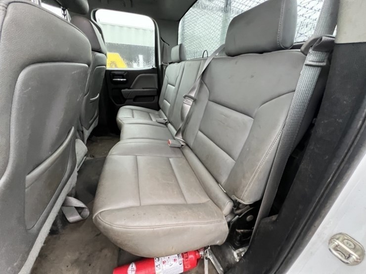 2015-gmc-sierra-crew-cab-4x4-pickup-image-21