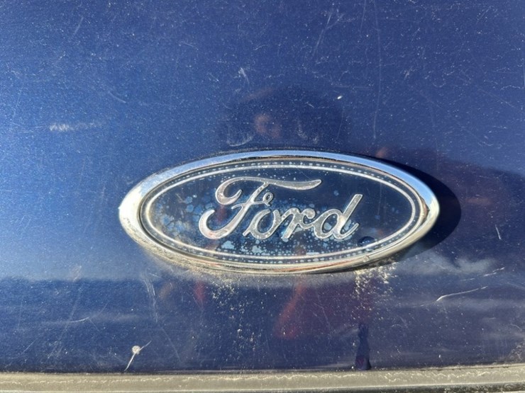 2004-ford-crown-victoria-sedan-image-28