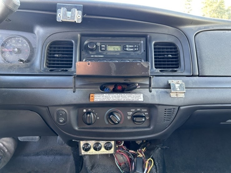 2009-ford-crown-victoria-sedan-image-17