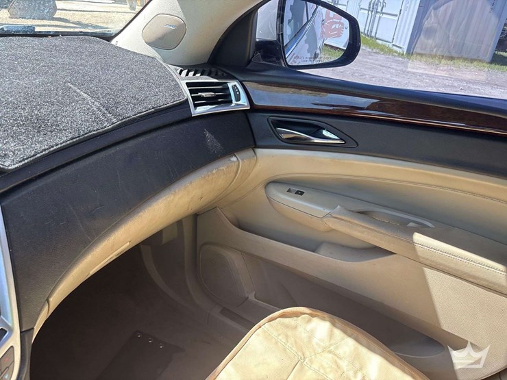 2010-cadillac-srx-image-17