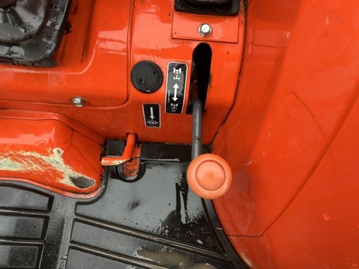 2014-kubota-l5460hst-4wd-compact-utility-tractor-image-35