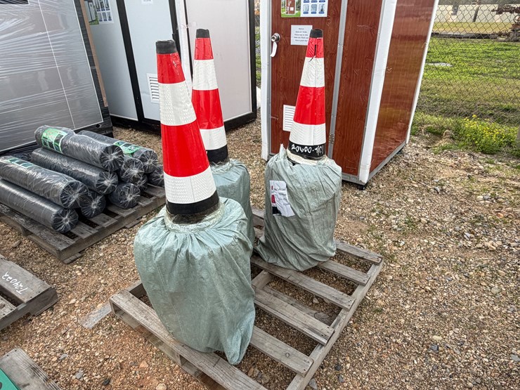 #8068-•-3-packs-of-fluorescent-safety-traffic-cones-image-2