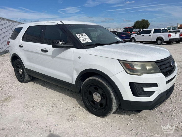 2016-ford-explorer-image-2