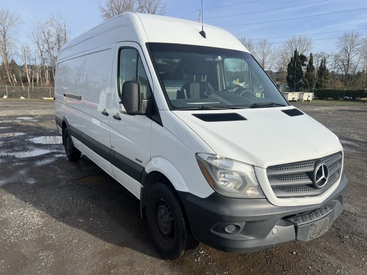 2016-mercedes-benz-sprinter-2500-image-2
