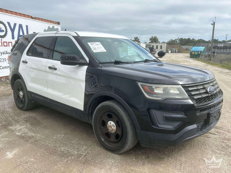 2017-ford-explorer-image-2