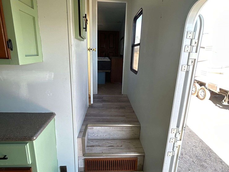 2013-keystone-laredo-la329re13-37ft.-t/a-fifth-wheel-travel-trailer-image-23