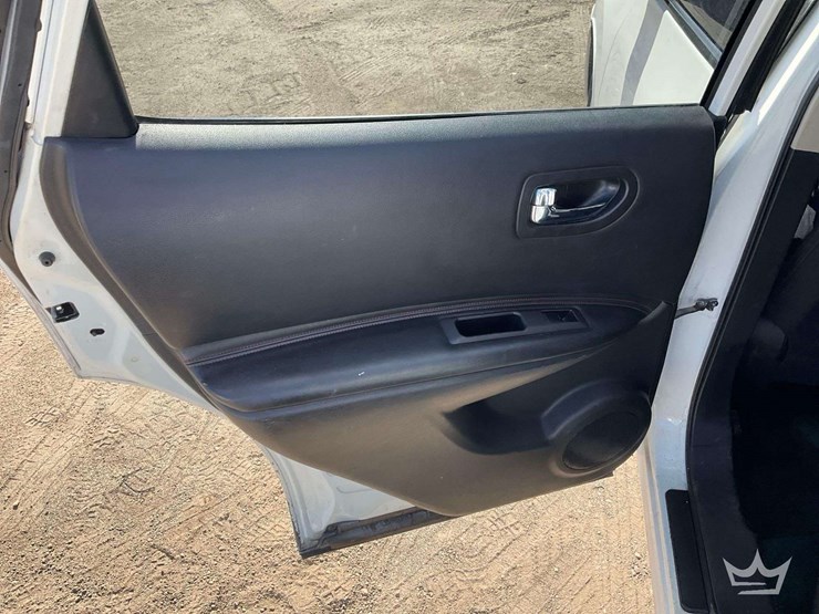 2011-nissan-rogue-image-28