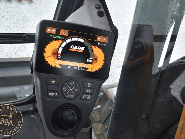 2022-case-cx75csr-image-13